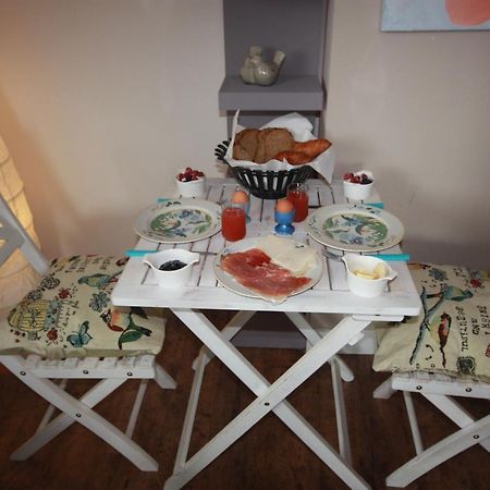 De Pimpelmees Bed & Breakfast กรุงเฮก ภายนอก รูปภาพ